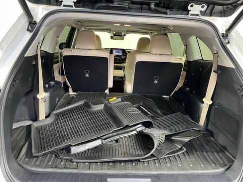 Used 2020 Toyota Highlander XLE image 22