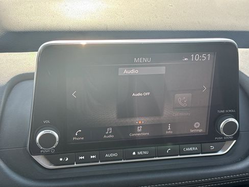 Used 2025 Nissan Rogue SV image 17