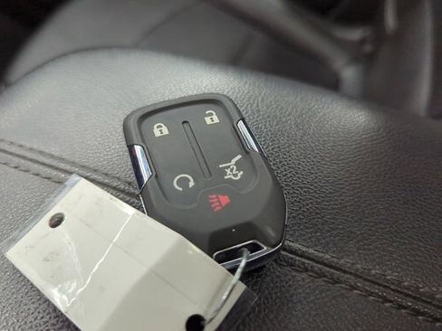 Used 2022 GMC Terrain SLT w/ Tech Package FWD image 18