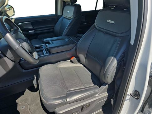 Used 2025 Ford Expedition Platinum AWD/4WD image 11