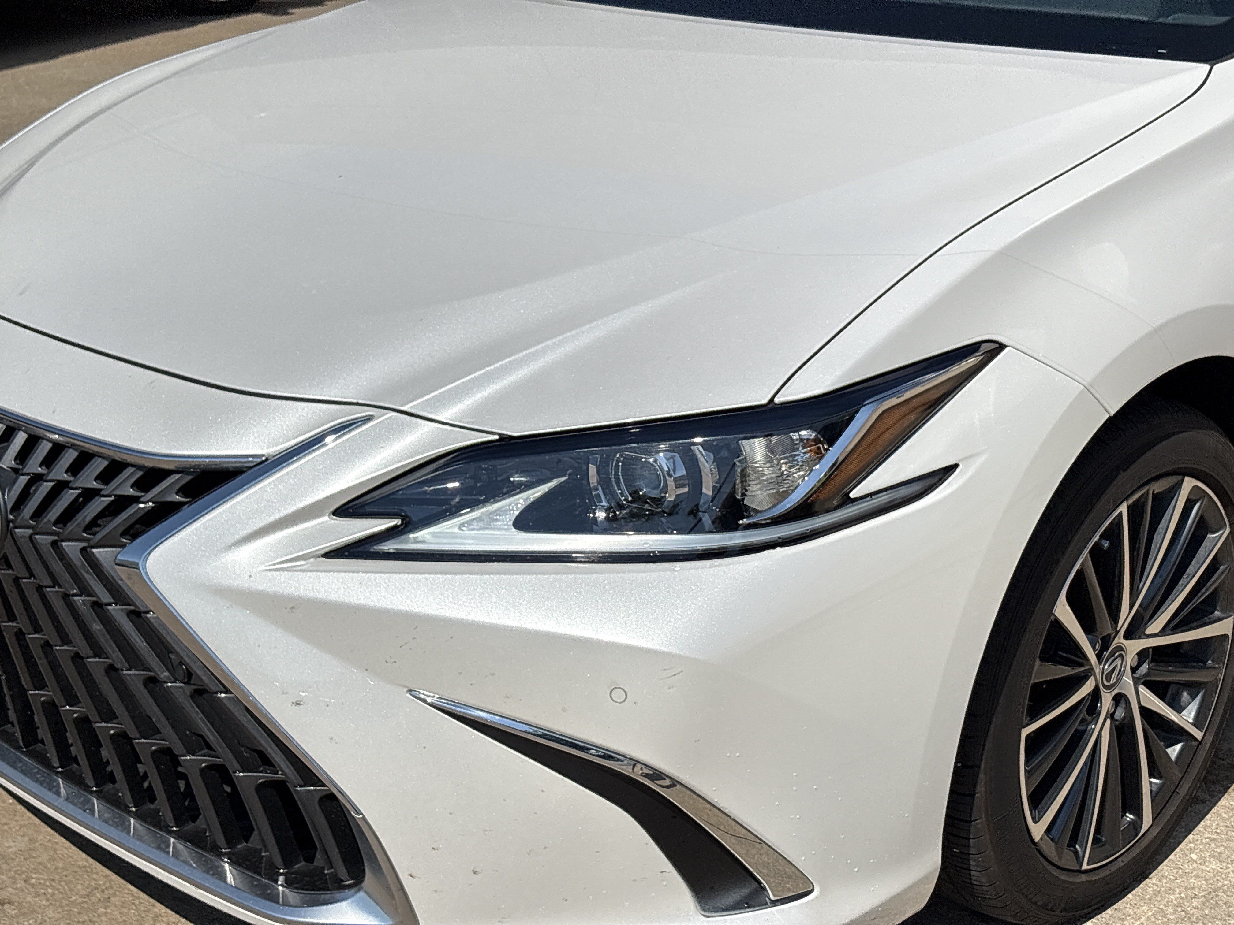 Used 2024 Lexus ES 300h w/ Premium Package FWD image 6