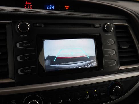 Used 2017 Toyota Highlander LE AWD/4WD image 22