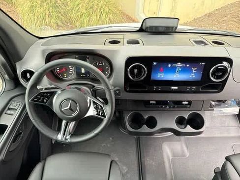 New 2025 Mercedes-Benz Sprinter 2500 image 17