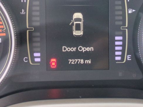 Used 2018 Jeep Cherokee Latitude w/ Altitude Package image 15