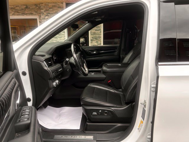 Used 2021 GMC Yukon Denali w/ Denali Premium Package AWD/4WD image 13