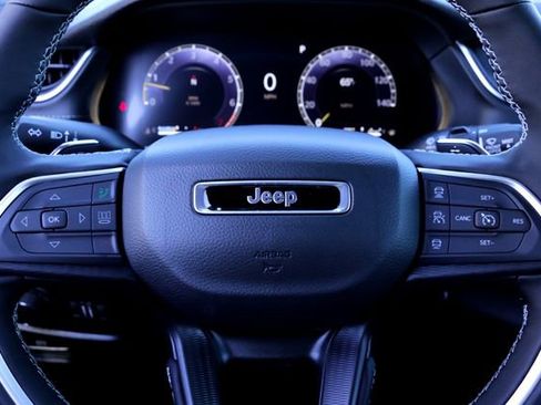 New 2025 Jeep Grand Cherokee L Altitude image 11