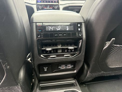 Used 2023 Jeep Grand Cherokee L Limited w/ Black Appearance Package AWD/4WD image 15