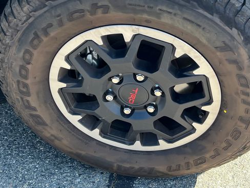 Certified 2024 Toyota Tacoma TRD Off-Road AWD/4WD image 15