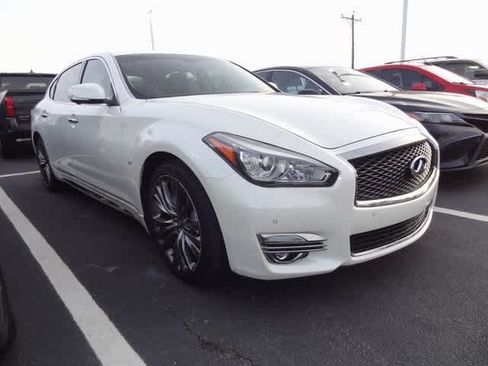 Used 2018 INFINITI Q70 L 3.7 image 3