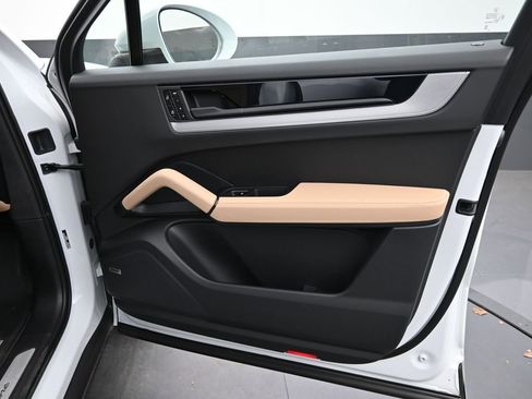New 2025 Porsche Cayenne Coupe image 11