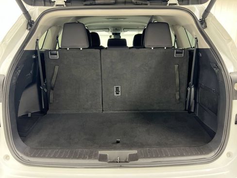 Used 2025 Toyota Highlander LE AWD/4WD image 25