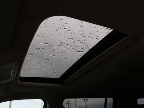 Used 2017 Chevrolet Suburban Premier image 24