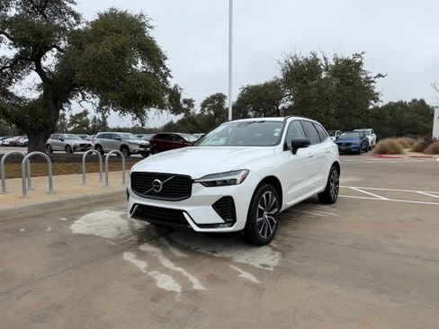 Certified 2024 Volvo XC60 B5 Plus image 2