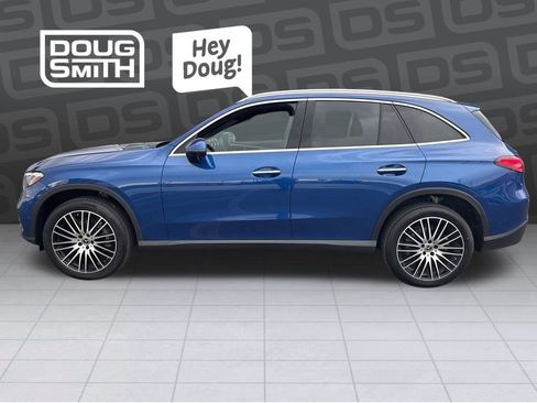 Used 2023 Mercedes-Benz GLC 300 4MATIC image 2