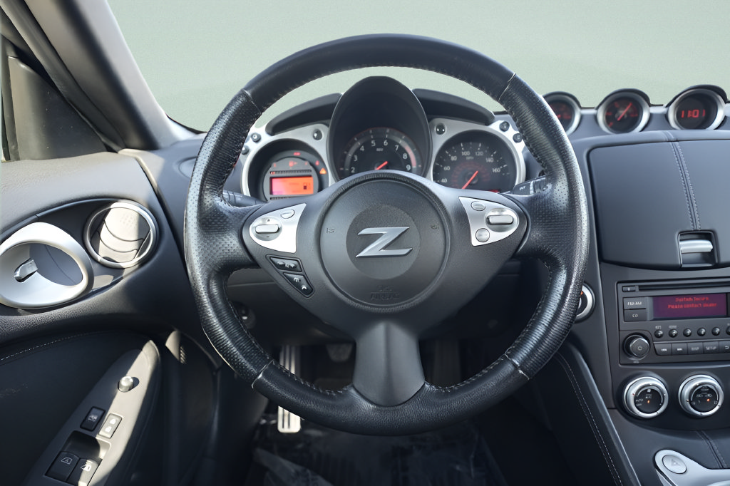 Used 2017 Nissan 370Z NISMO RWD image 16