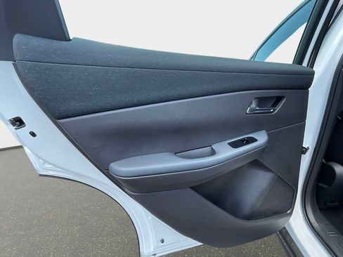 New 2026 Nissan Leaf Platinum+ w/ Floor Mat Package (Platinum+) FWD image 13