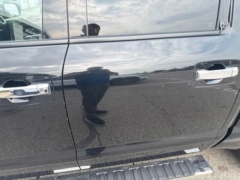 Used 2017 Nissan Titan SV AWD/4WD image 8