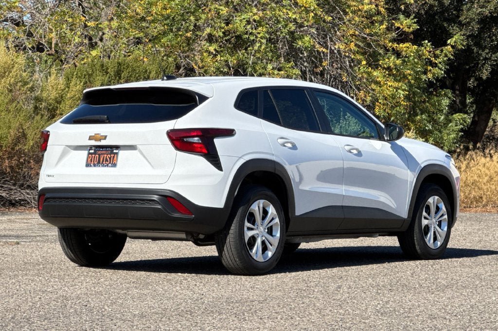 New 2026 Chevrolet Trax LS FWD image 4