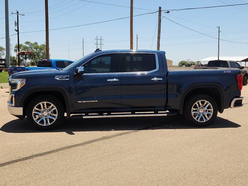 Used 2021 GMC Sierra 1500 SLT w/ X31 Off-Road Package AWD/4WD image 2