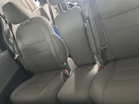 Used 2020 Toyota Sienna XLE image 28