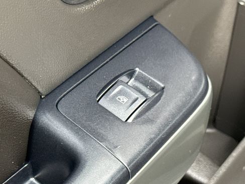 Used 2018 Chevrolet Silverado 1500 LT AWD/4WD image 33