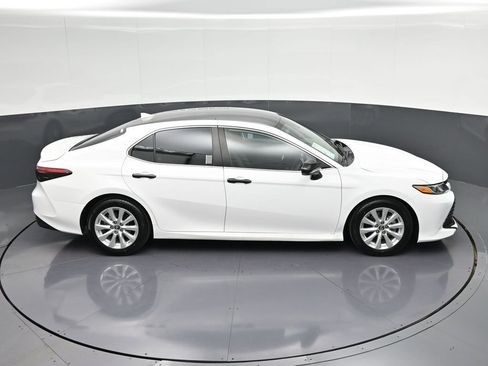 Used 2019 Toyota Camry LE FWD image 21