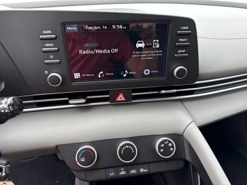 Certified 2025 Hyundai Elantra SE FWD image 20