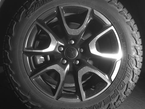 Used 2025 Jeep Compass Trailhawk AWD/4WD image 12