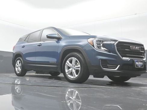 Used 2024 GMC Terrain SLE image 17