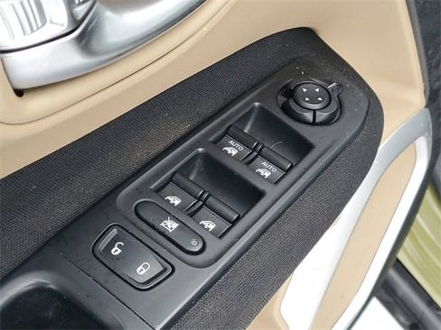 Used 2015 Jeep Renegade Sport w/ Power & Air Group image 11