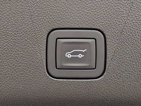 Used 2025 GMC Yukon XL Denali AWD/4WD image 31