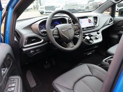 New 2026 Chrysler Pacifica Select w/ S Appearance Package FWD image 12