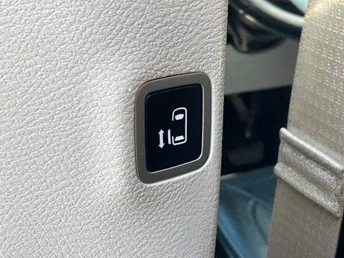 Used 2020 Chrysler Pacifica Limited FWD image 33