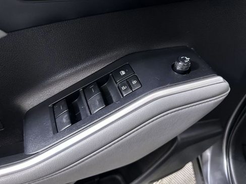 Used 2023 Toyota Highlander XLE AWD/4WD image 24