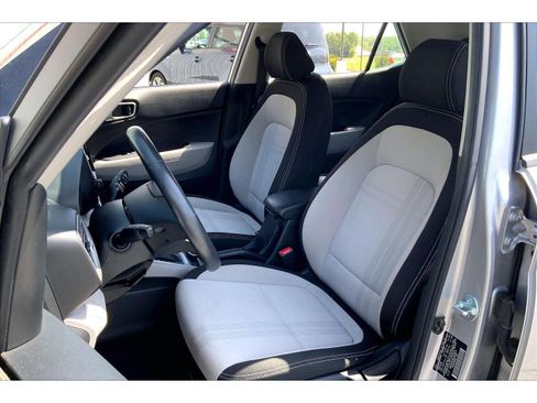 Used 2025 Hyundai Venue SEL FWD image 22