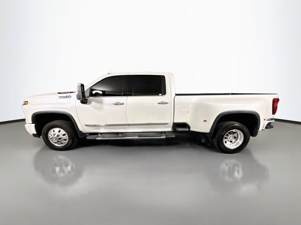 Used 2025 Chevrolet Silverado 3500 High Country w/ Technology Package AWD/4WD image 4