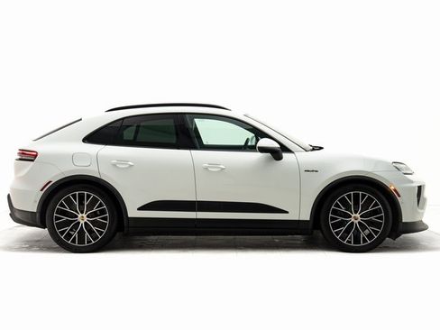 Used 2025 Porsche Macan Electric image 32