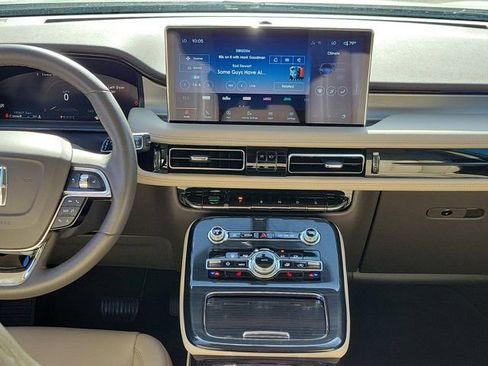 Certified 2023 Lincoln Nautilus FWD w/ Premium Package image 19