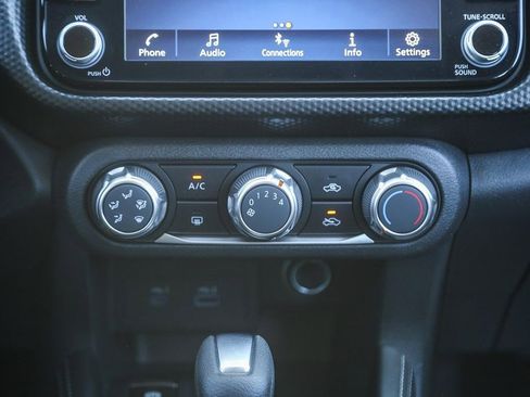 Certified 2024 Nissan Kicks SV image 12