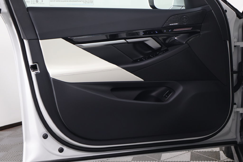 Certified 2026 BMW 530i w/ Premium Package RWD image 12
