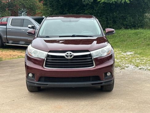 Used 2015 Toyota Highlander Plus FWD image 2