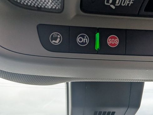 Used 2020 Chevrolet Equinox LT w/ Driver Convenience Package image 15