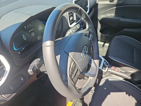 Used 2026 Hyundai Venue SEL FWD image 2