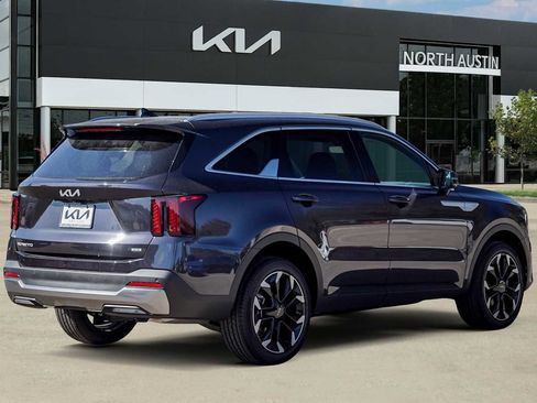 Certified 2025 Kia Sorento EX w/ Panoramic Sunroof Package image 5