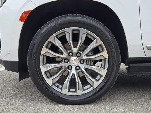 Used 2021 GMC Yukon Denali w/ Denali Premium Package AWD/4WD image 30