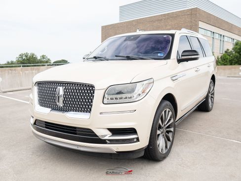 Used 2018 Lincoln Navigator Select w/ Technology Package RWD image 3