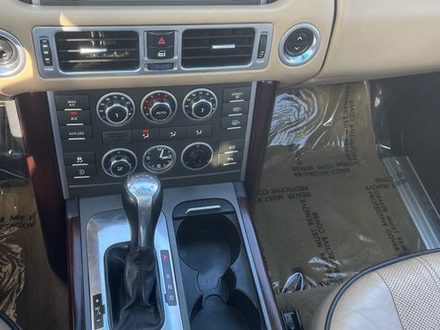 Used 2011 Land Rover Range Rover HSE LUX image 14