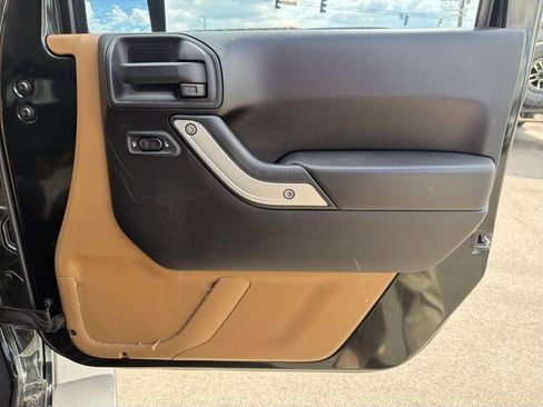 Used 2012 Jeep Wrangler Sahara w/ Connectivity Group AWD/4WD image 18