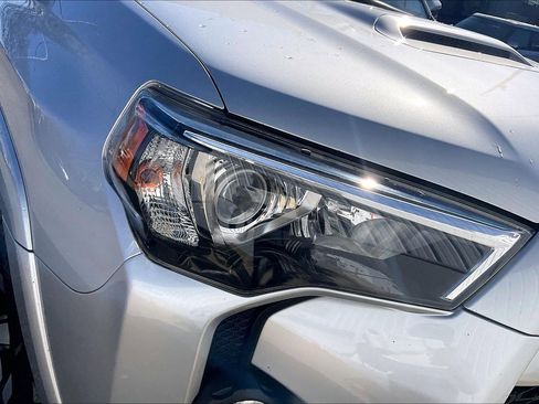 Used 2018 Toyota 4Runner TRD Off-Road image 32