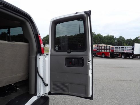 Used 2025 Chevrolet Express 3500 LS RWD image 51
